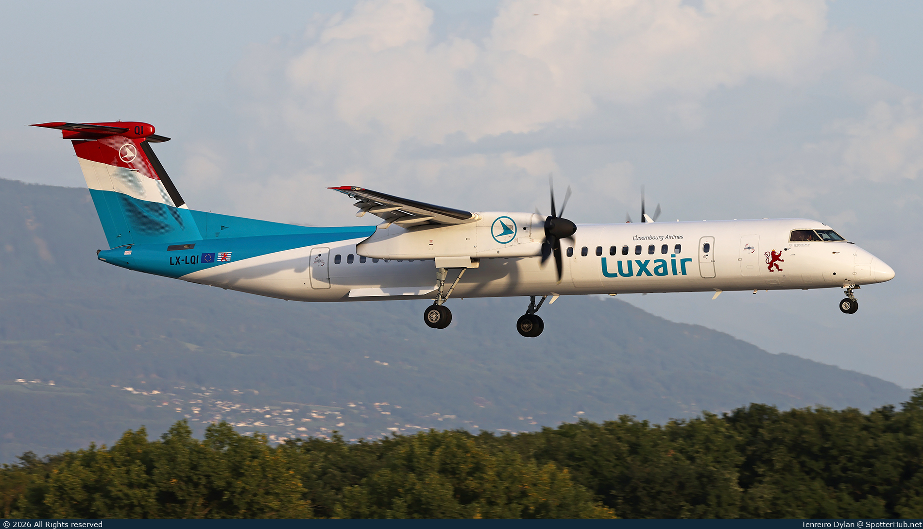 Photo of LX-LQI - Bombardier DHC-8-402 Dash 8 Q400 operated by Luxair
