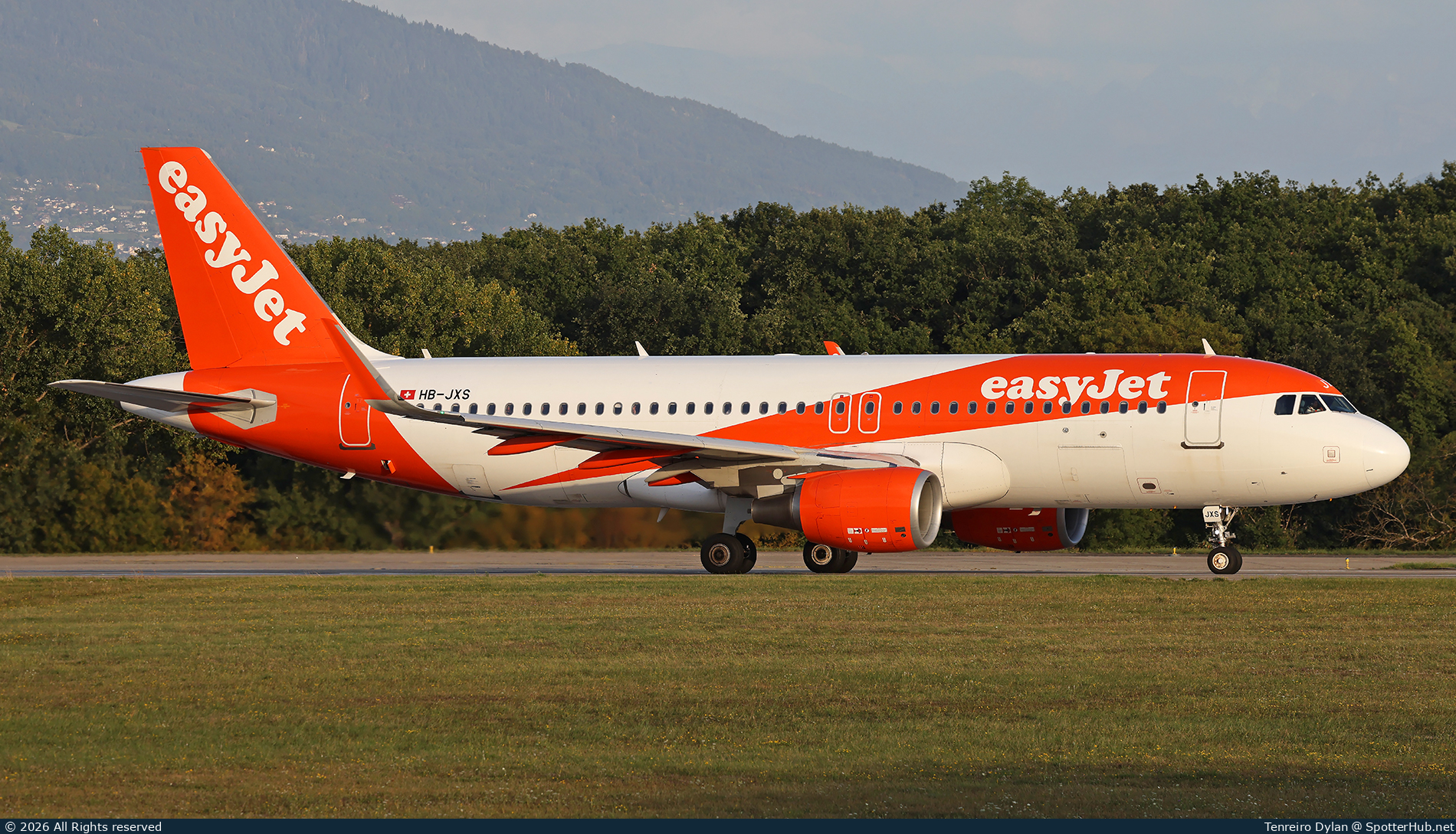 Photo of HB-JXS - Airbus A320-214 operated by easyJet Switzerland