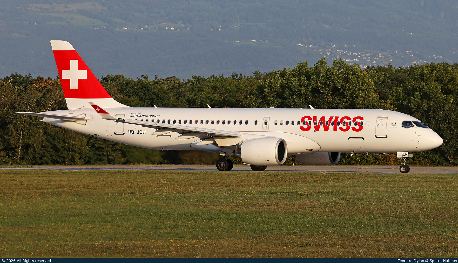 Photo of HB-JCH - Airbus A220-300 operated by Swiss International Air Lines