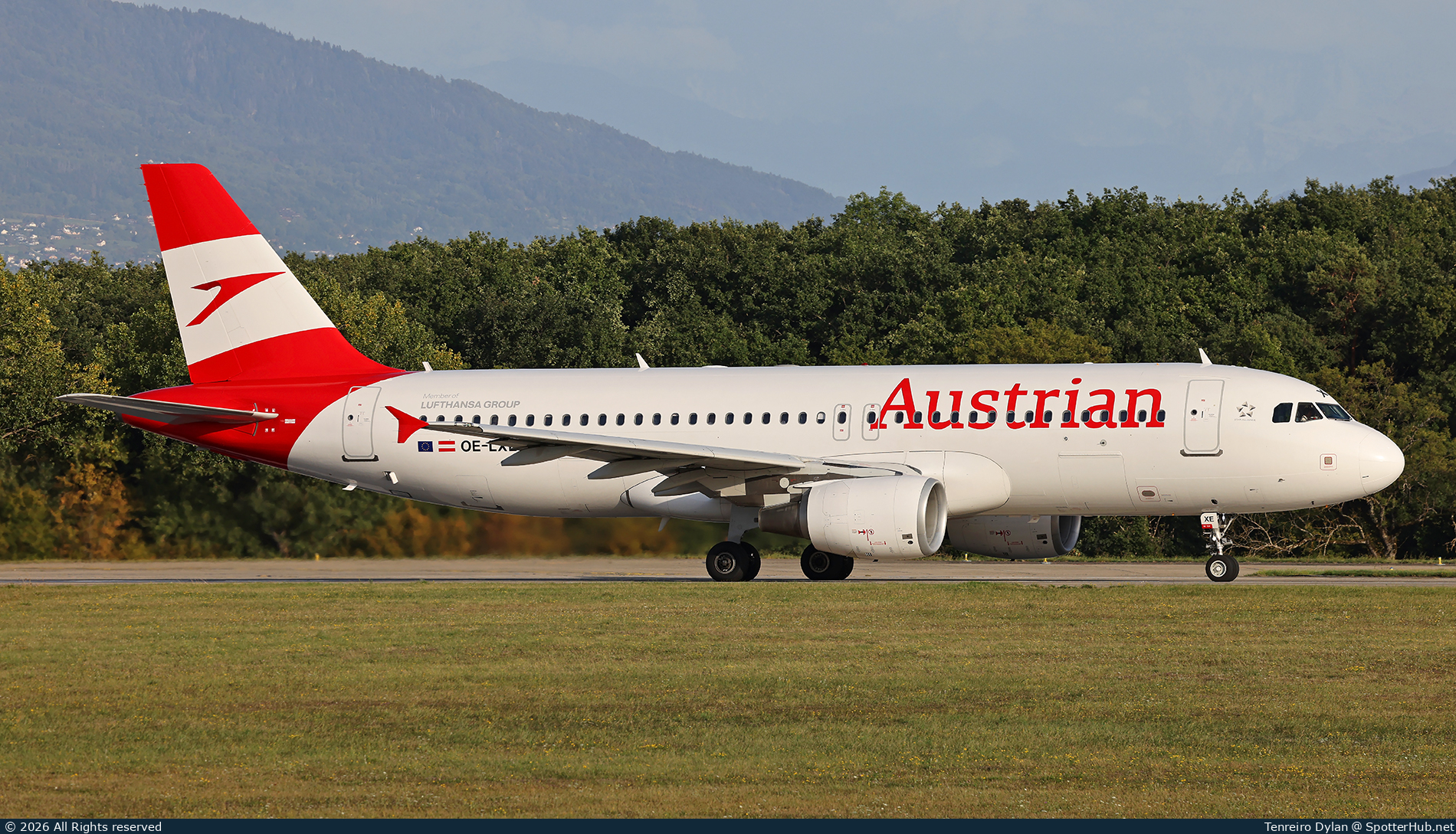 Photo of OE-LXE - Airbus A320-216 operated by Austrian Airlines