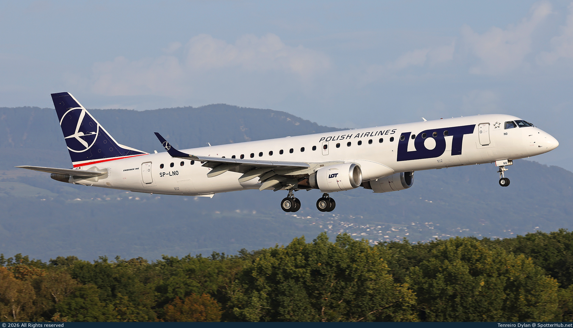 Photo of SP-LNO - Embraer ERJ-195LR operated by LOT Polish Airlines