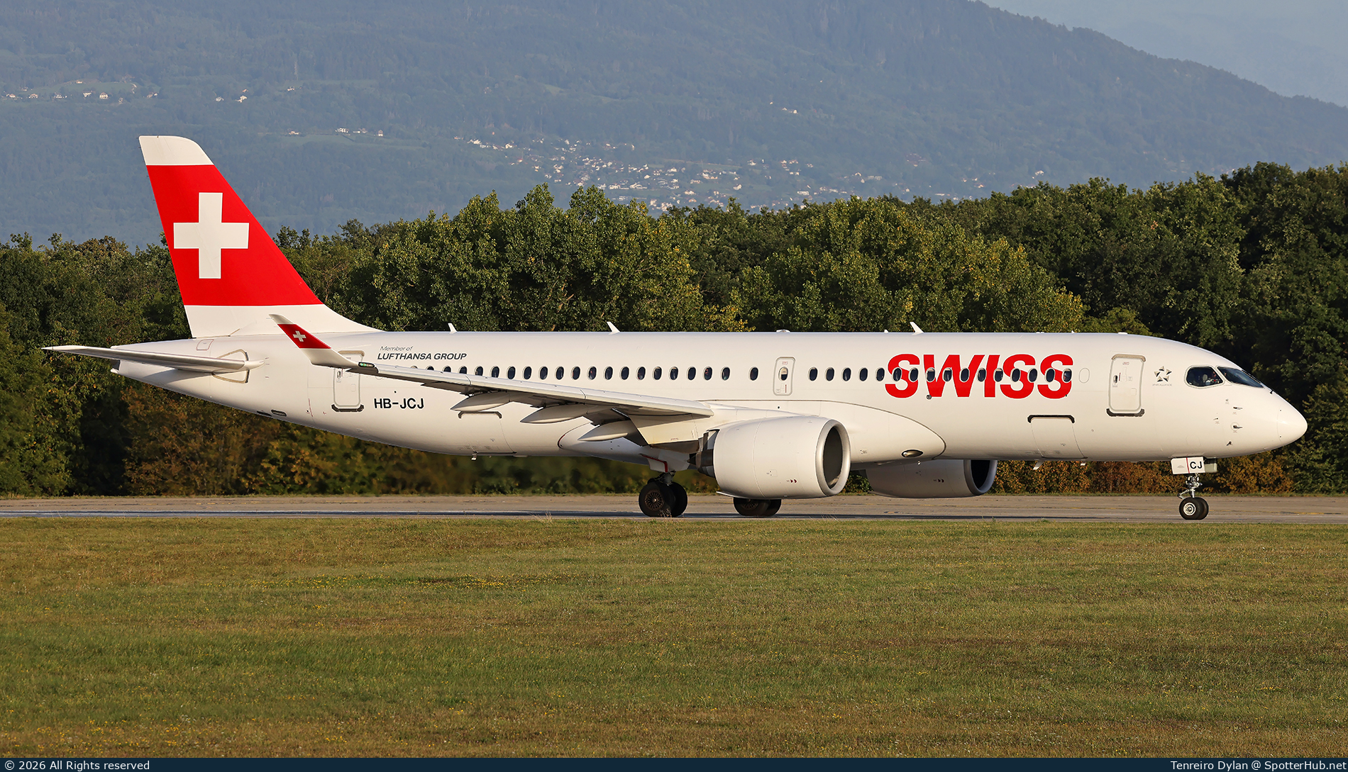 Photo of HB-JCJ - Airbus A220-300 operated by Swiss International Air Lines