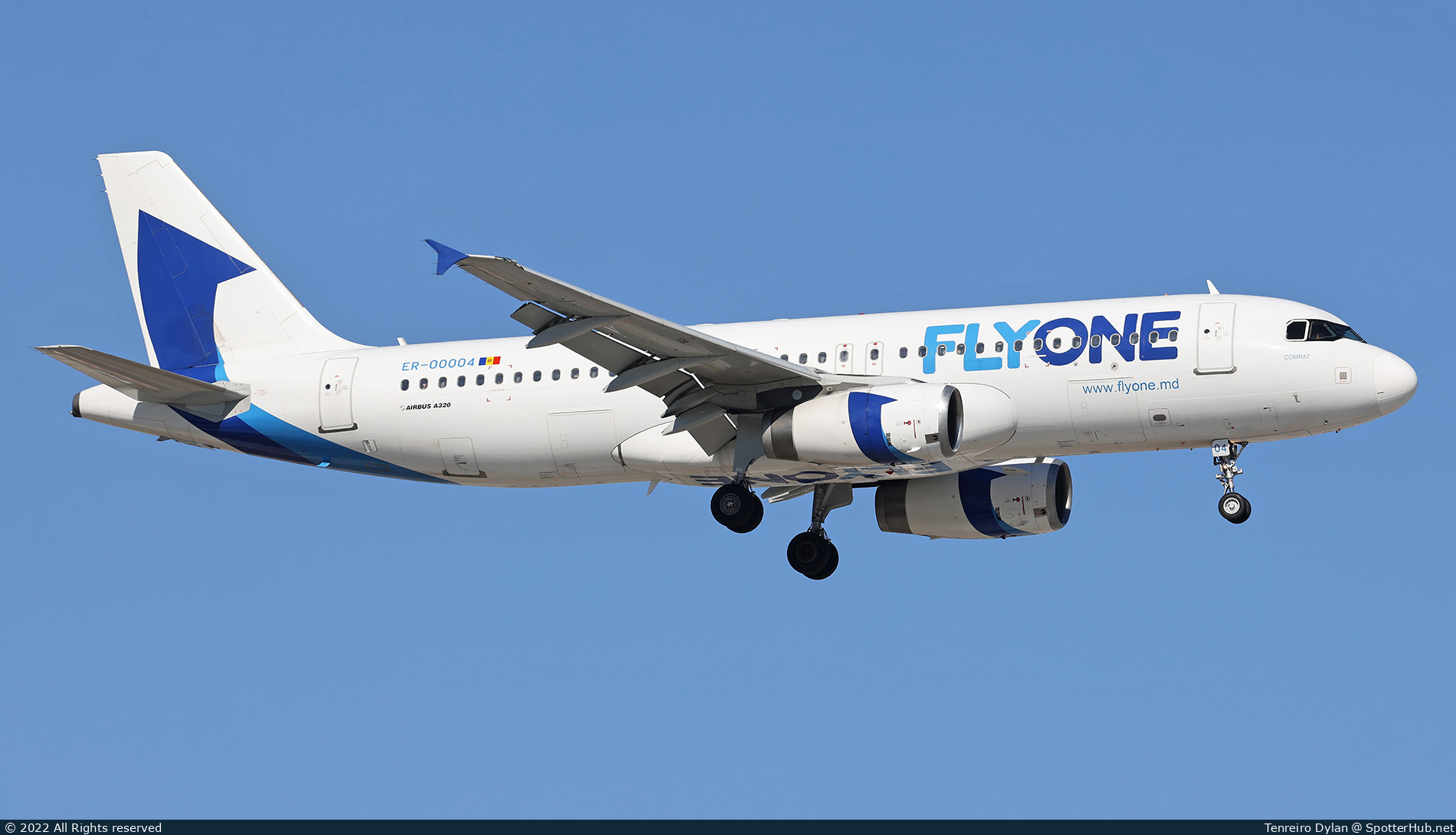 Photo of ER-00004 - Airbus A320-214 operated by FlyOne