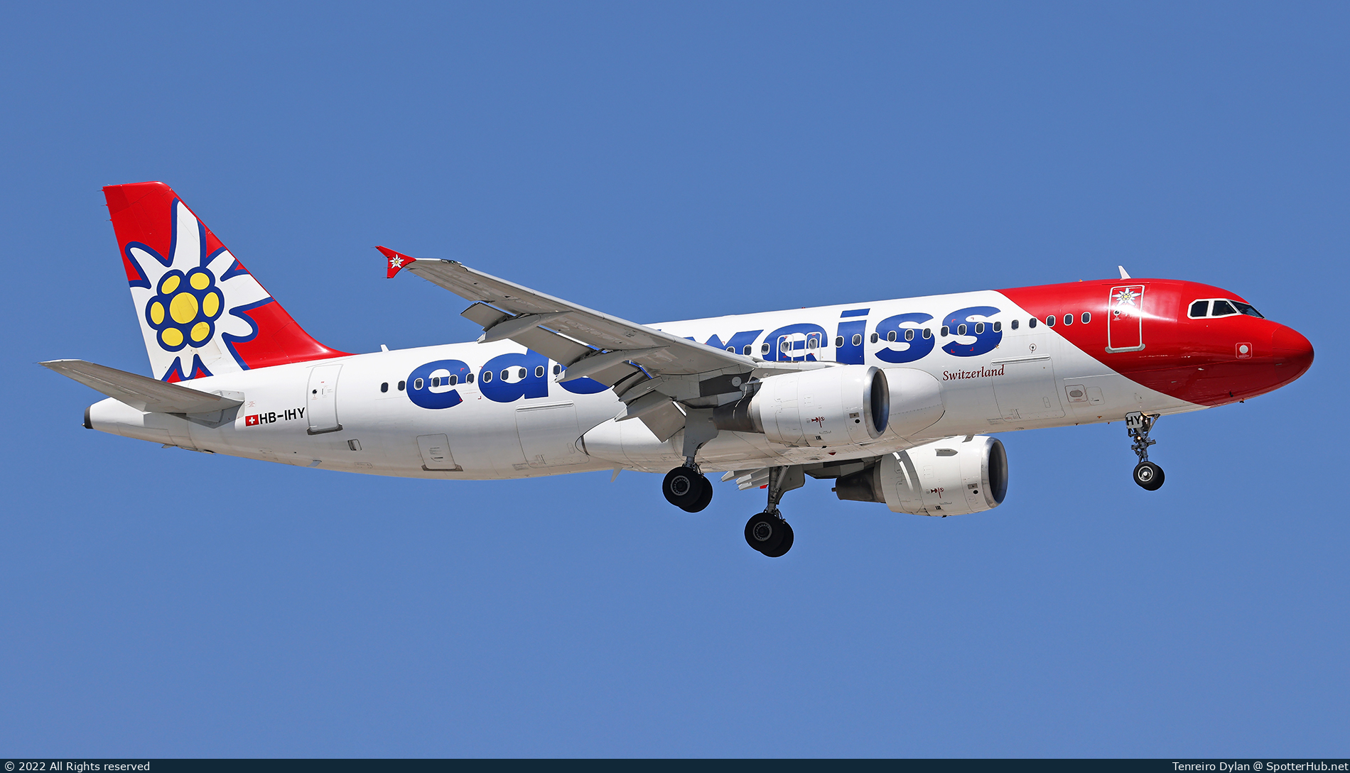 Photo of HB-IHY - Airbus A320-214 operated by Edelweiss Air
