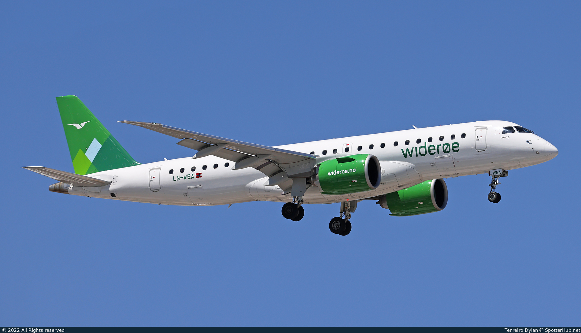 Photo of LN-WEA - Embraer ERJ-190-E2 operated by Widerøe