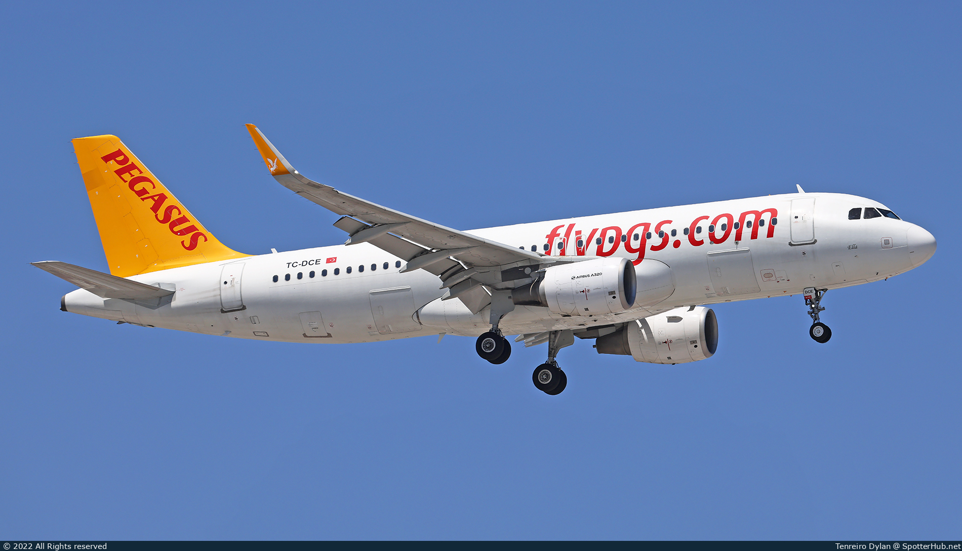 Photo of TC-DCE - Airbus A320-214 operated by Pegasus Airlines