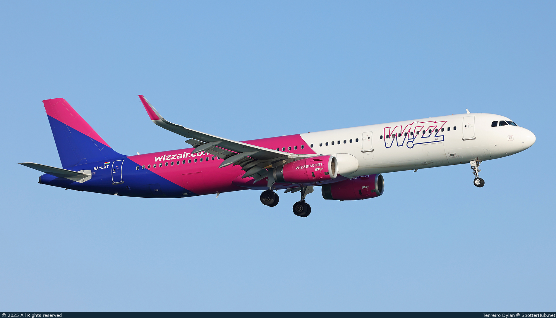 Photo of HA-LXY - Airbus A321-231 operated by Wizz Air