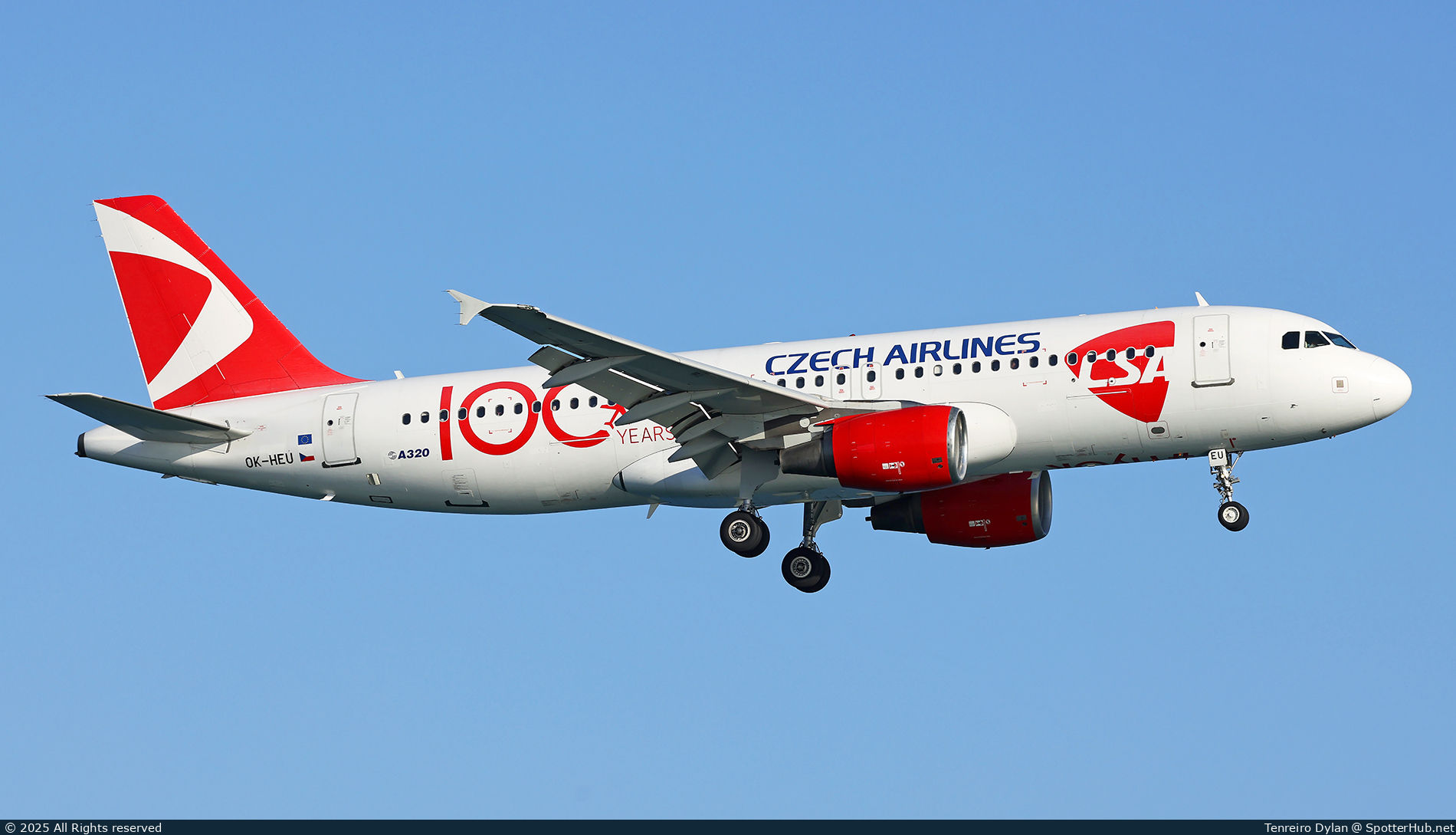 Photo of OK-HEU - Airbus A320-214 operated by CSA Czech Airlines (opb SmartWings)