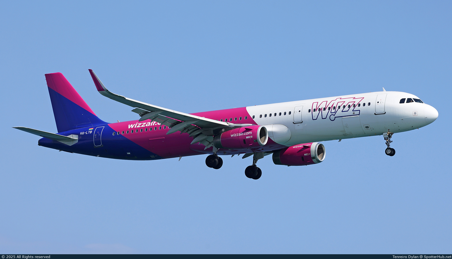 Photo of HA-LTB - Airbus A321-231 operated by Wizz Air