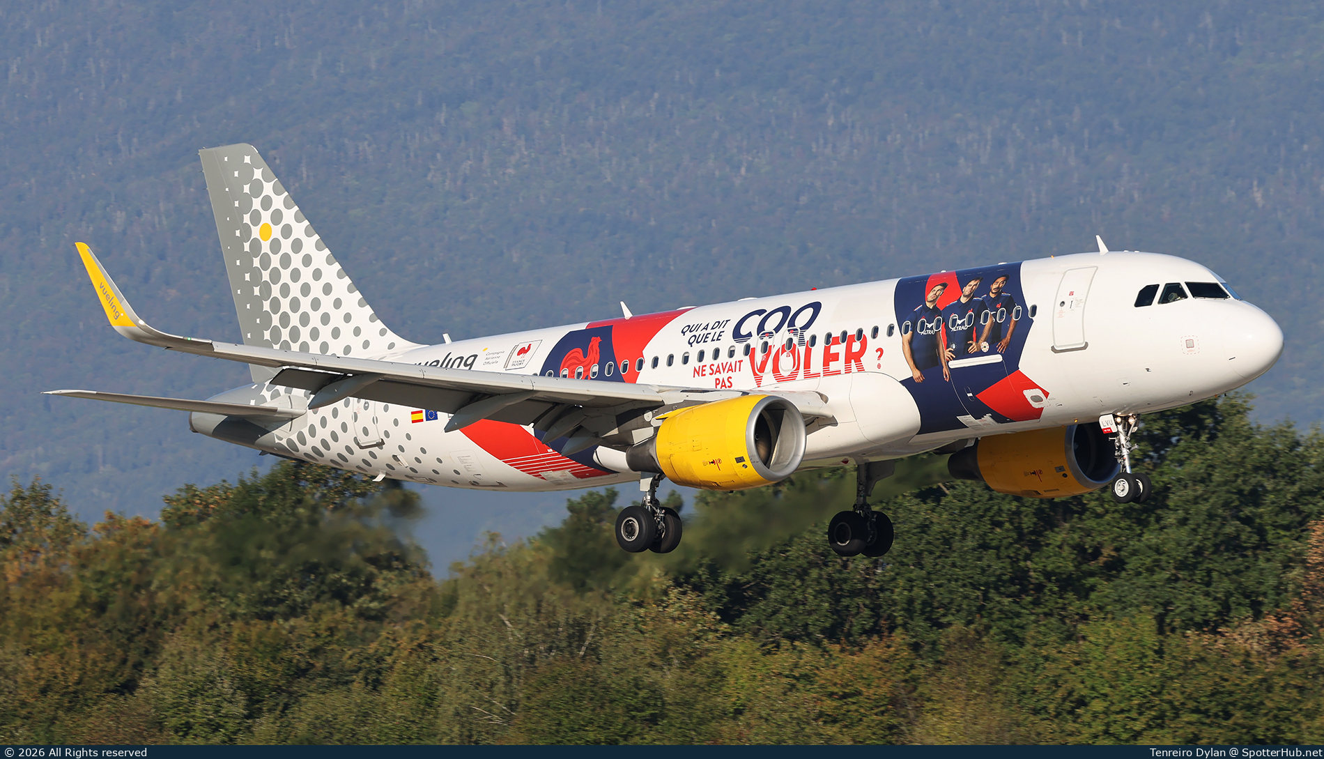Photo of EC-LVU - Airbus A320-214 operated by Vueling