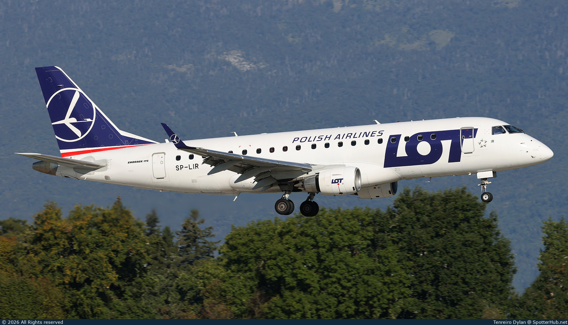 Photo of SP-LIR - Embraer ERJ-175STD operated by LOT Polish Airlines
