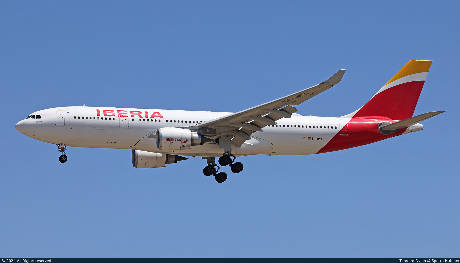 Photo of EC-MNK - Airbus A330-202 operated by Iberia