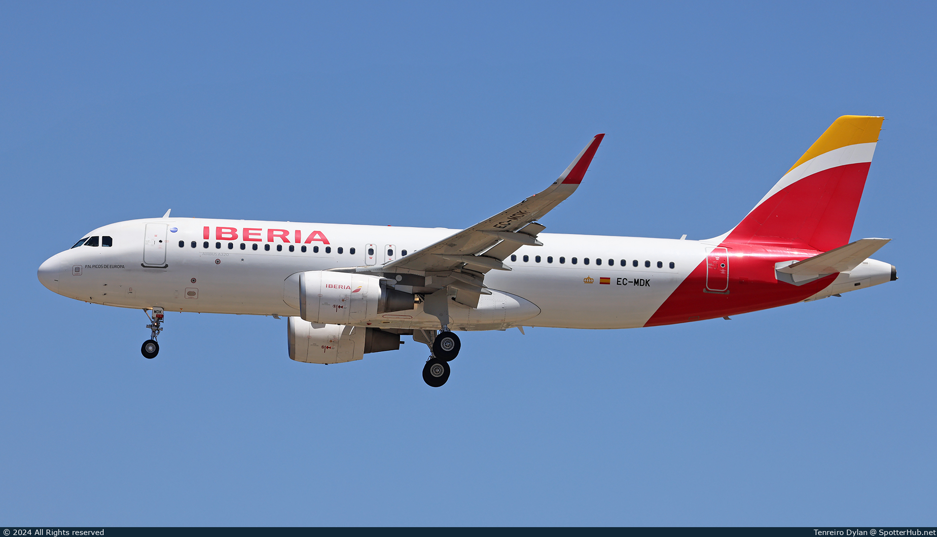 Photo of EC-MDK - Airbus A320-214 operated by Iberia
