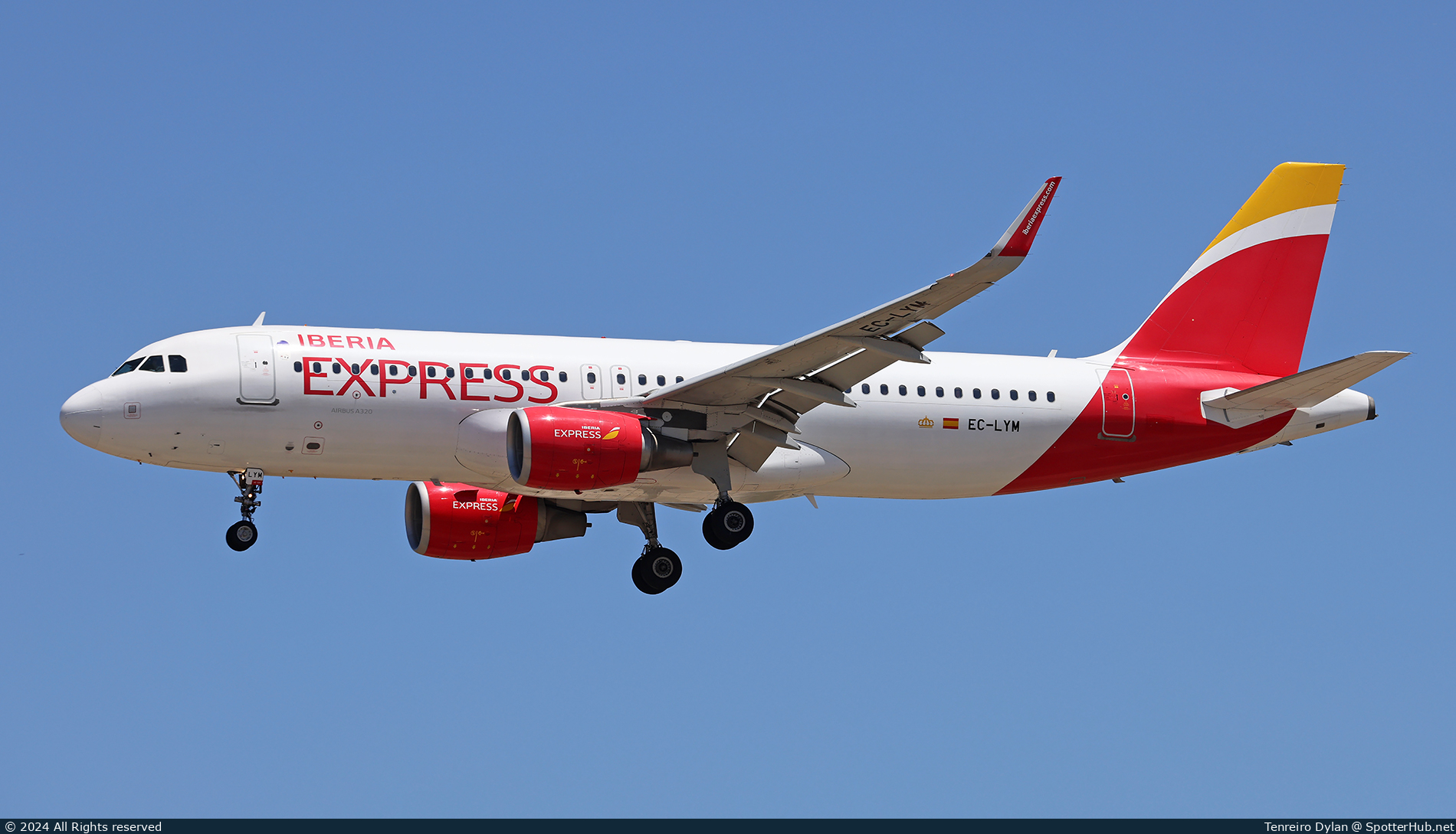 Photo of EC-LYM - Airbus A320-216 operated by Iberia Express