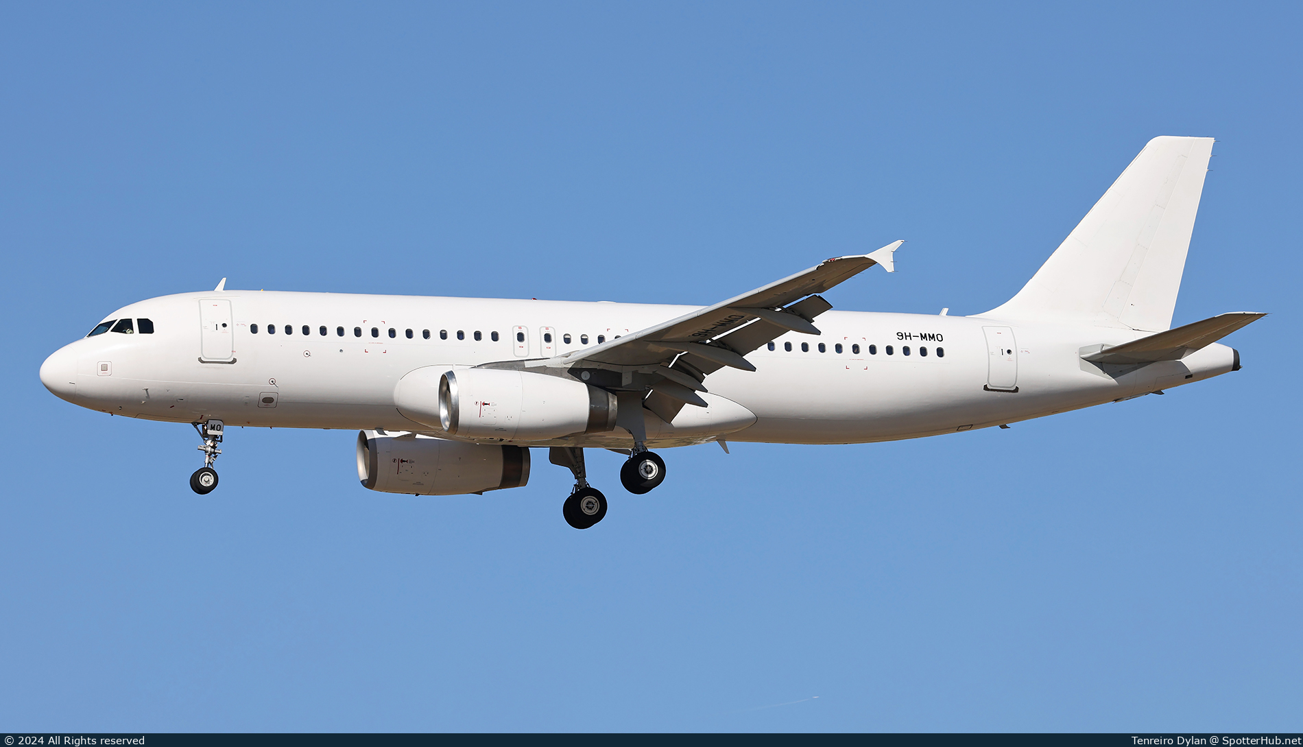 Photo of 9H-MMO - Airbus A320-232 operated by Malta MedAir