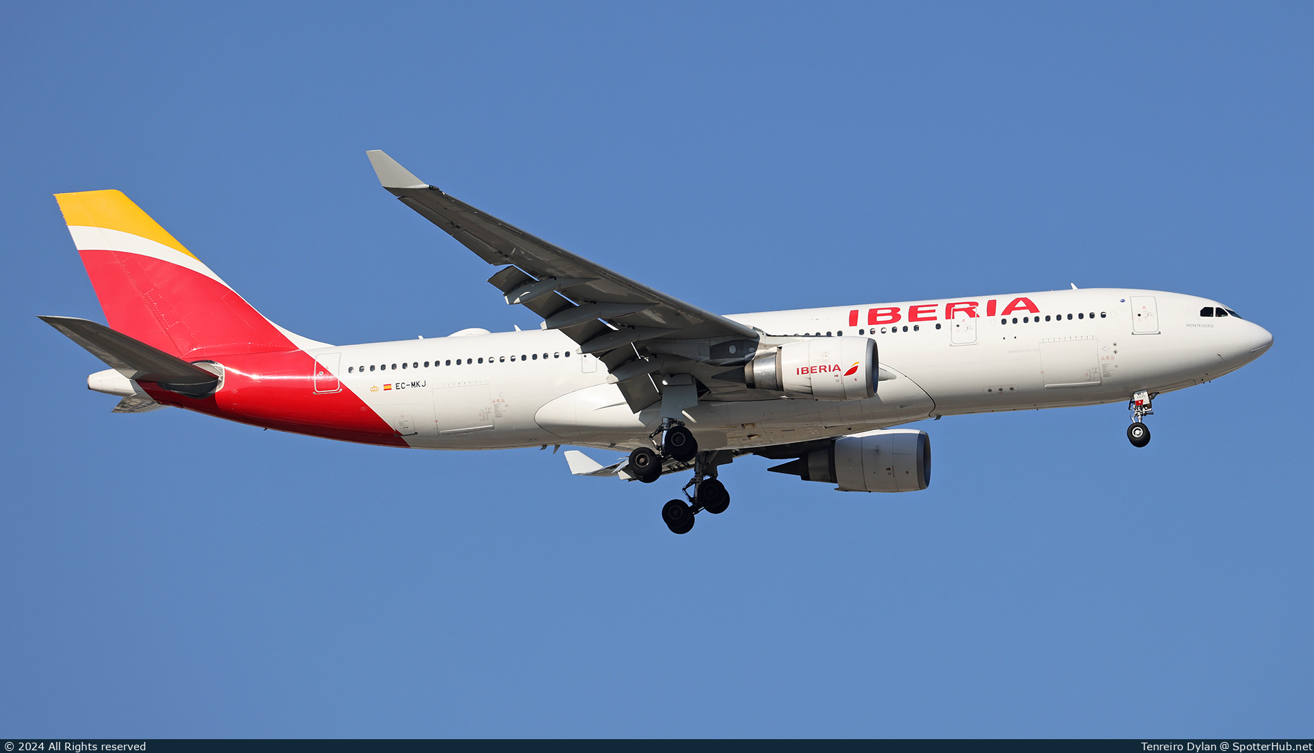 Photo of EC-MKJ - Airbus A330-202 operated by Iberia