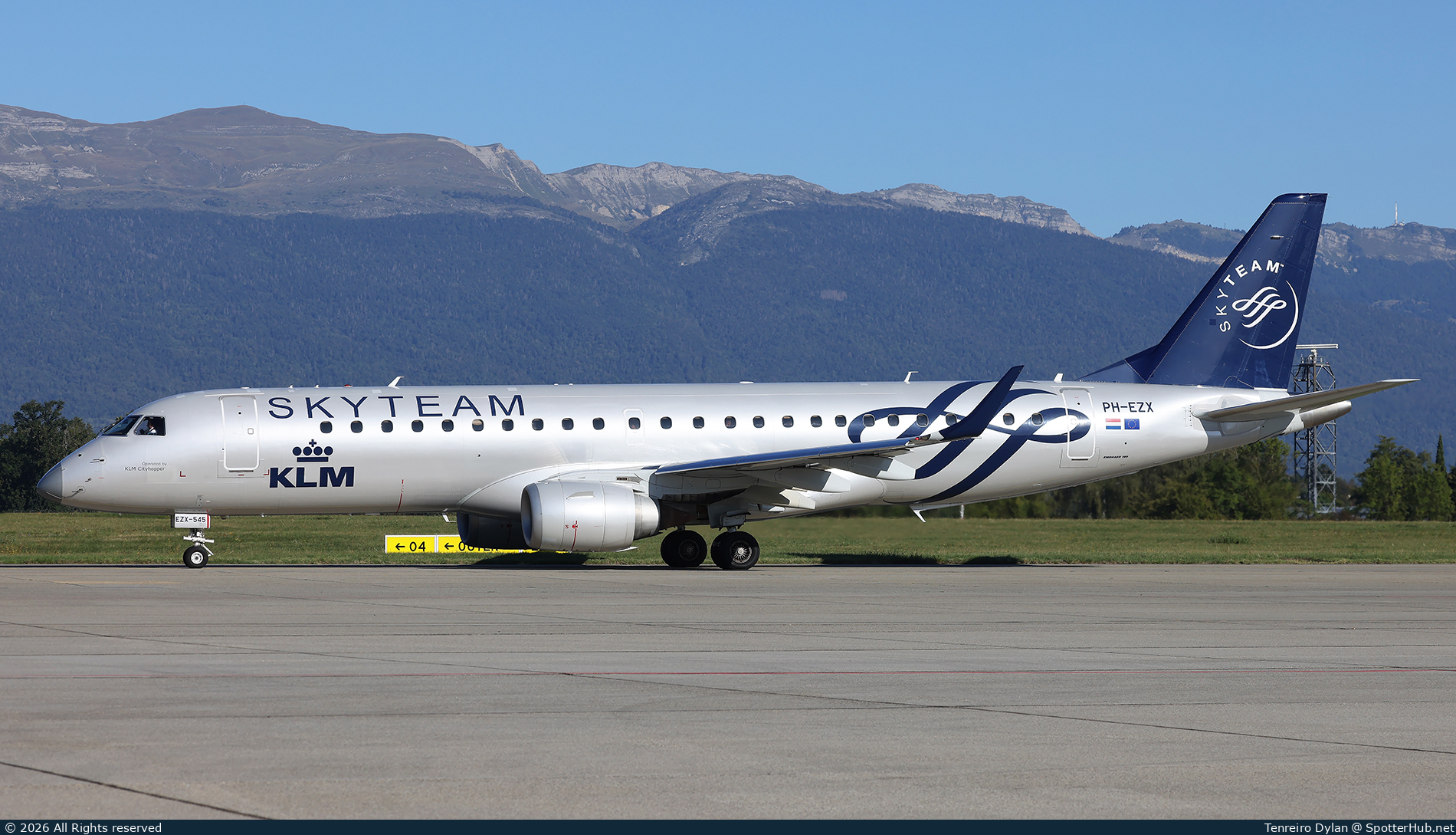 Photo of PH-EZX - Embraer ERJ-190STD operated by KLM Cityhopper