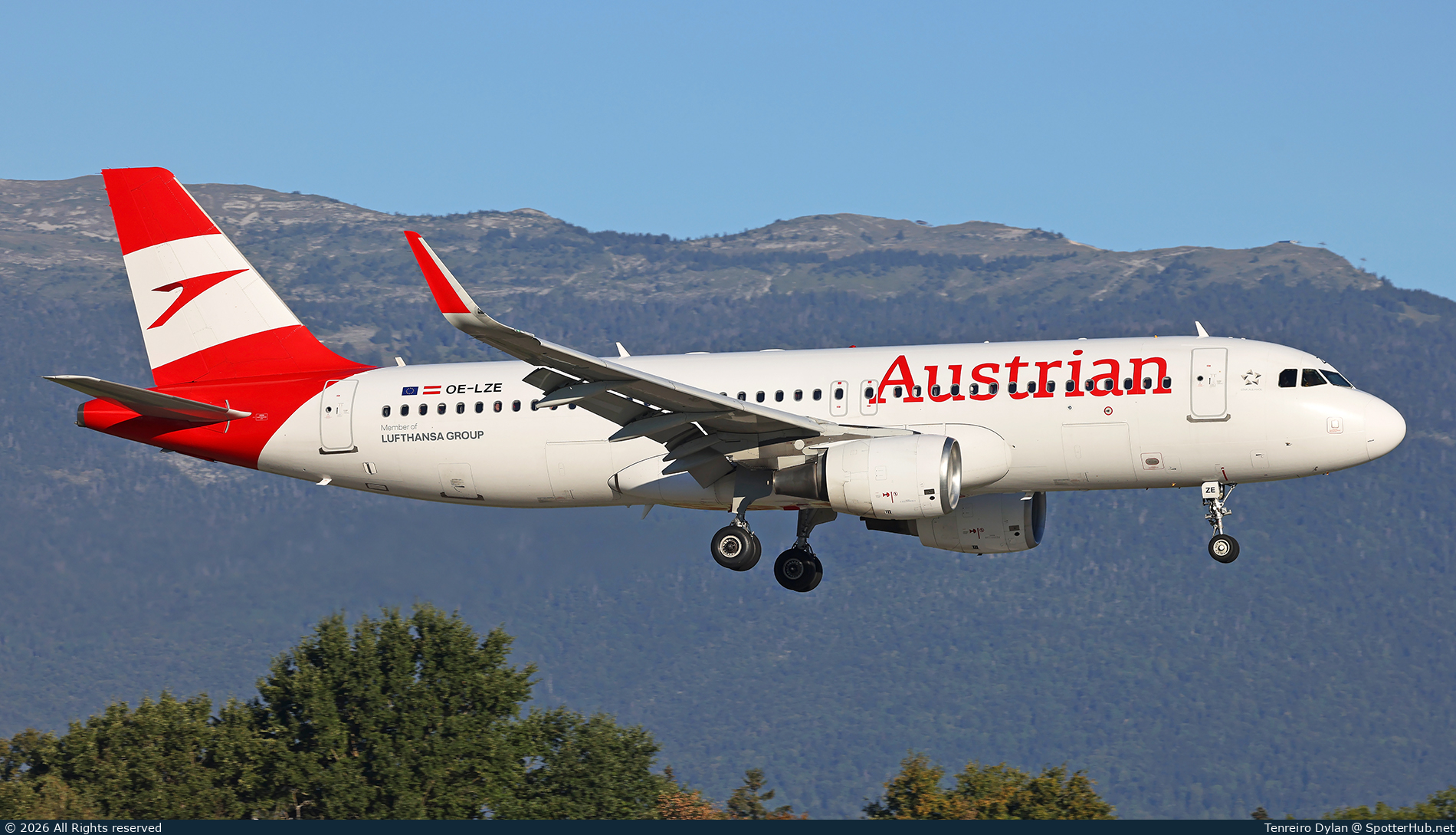 Photo of OE-LZE - Airbus A320-214 operated by Austrian Airlines