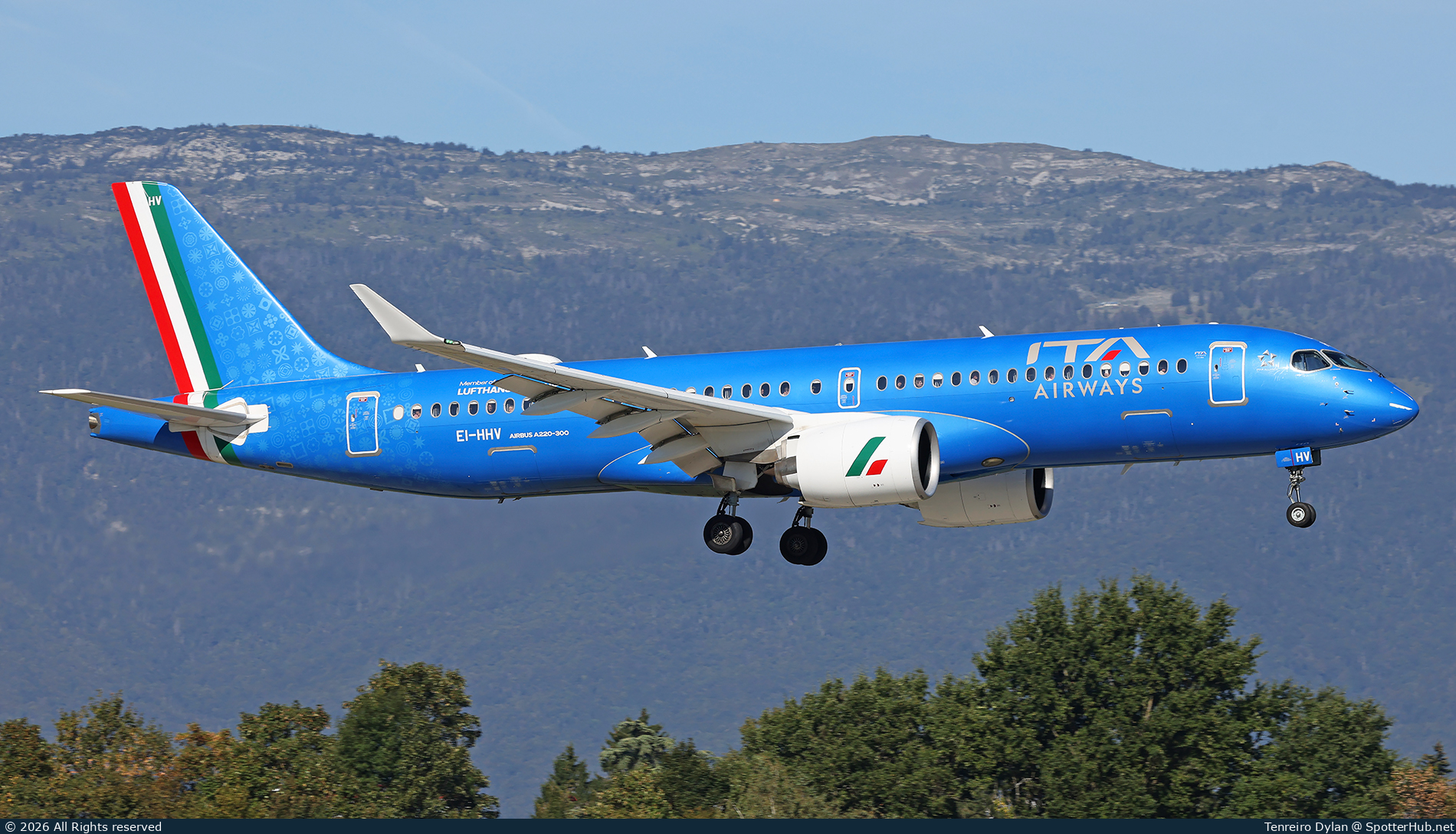 Photo of EI-HHV - Airbus A220-300 operated by ITA Airways