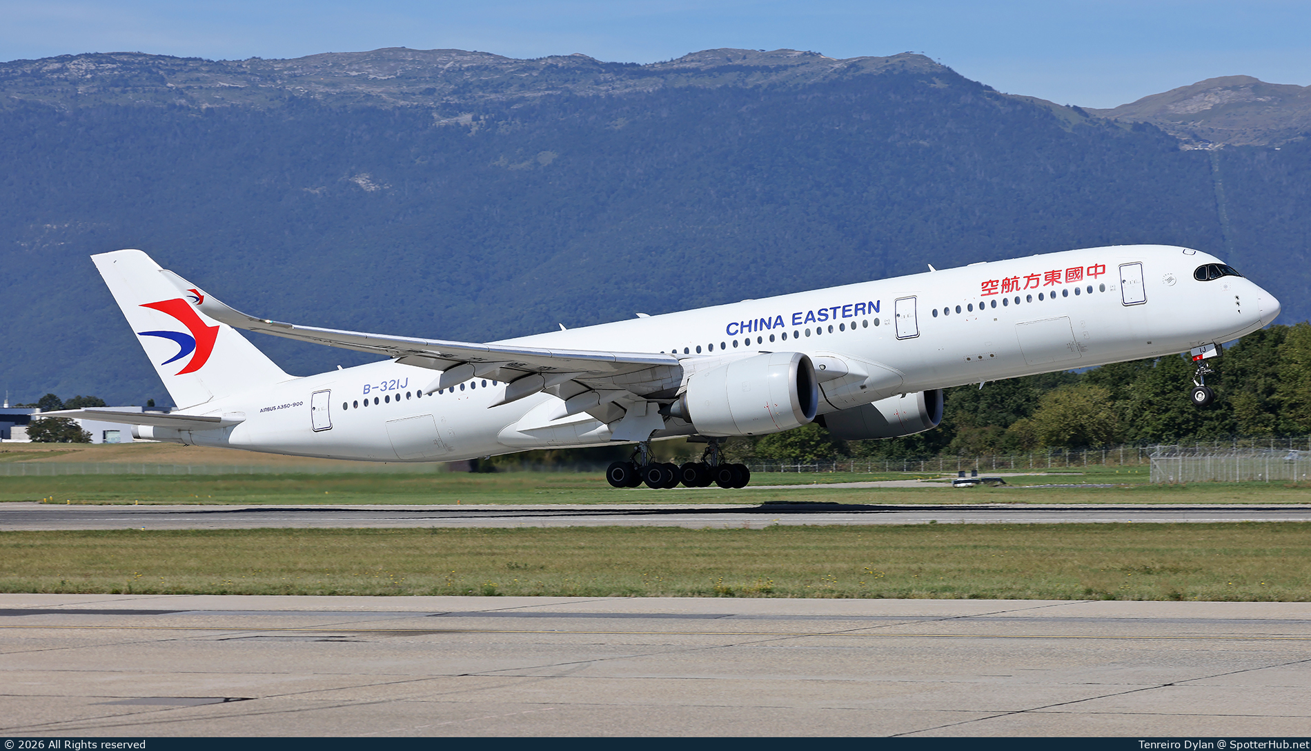 Photo of B-321J - Airbus A350-941 operated by China Eastern Airlines