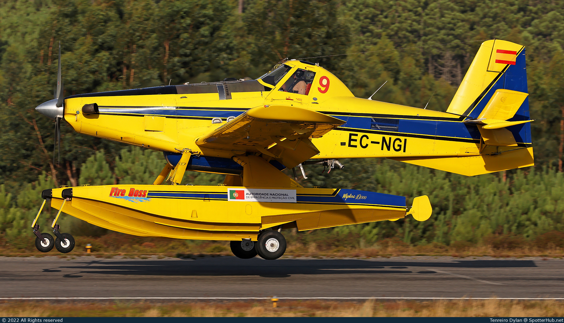 Photo of EC-NGI - Air Tractor AT-802F Fire Boss operated by Avialsa