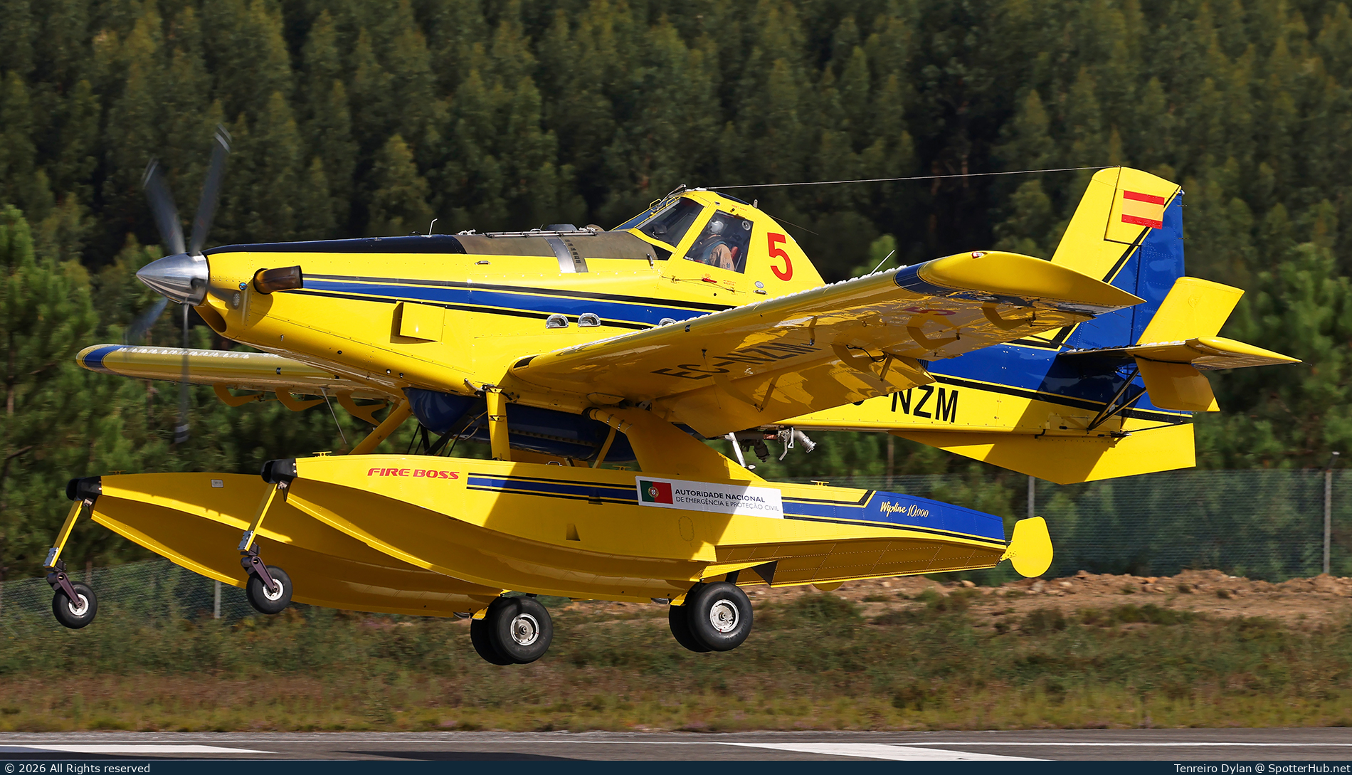 Photo of EC-NZM - Air Tractor AT-802F Fire Boss operated by Avialsa