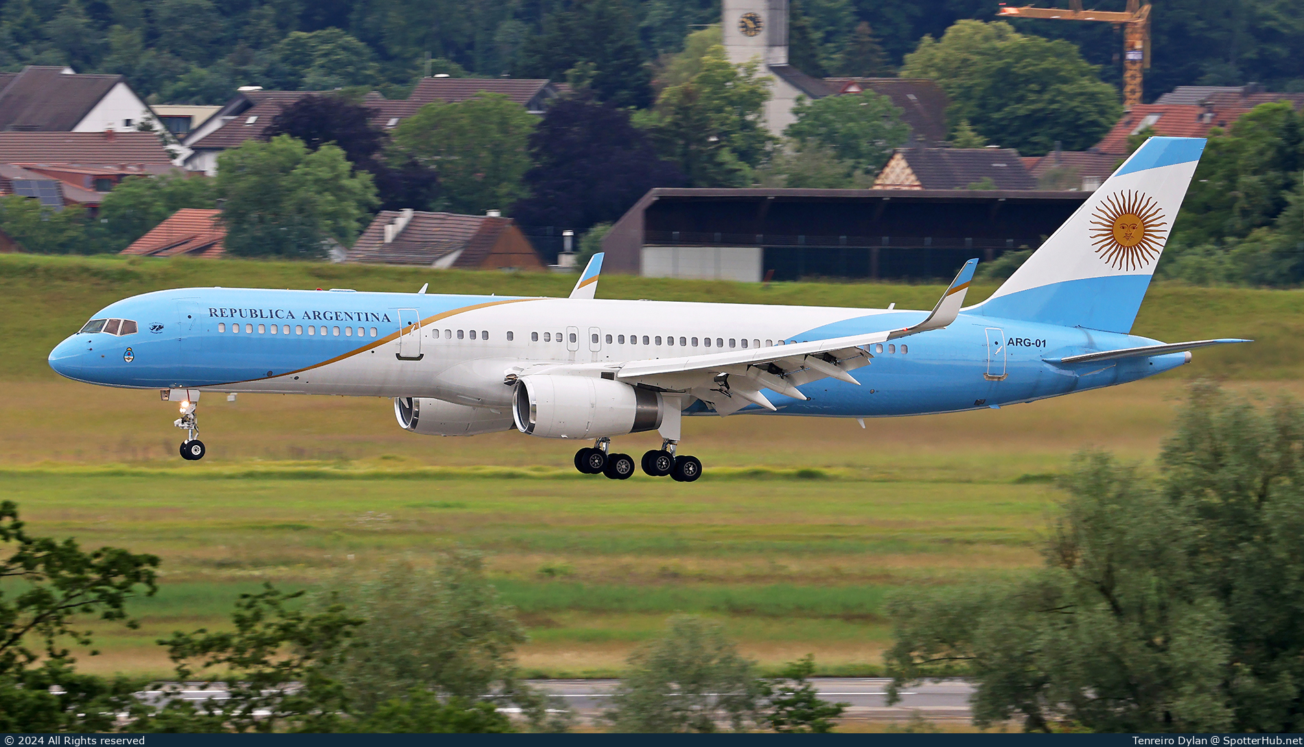 Photo of ARG-01 - Boeing 757-256 operated by Government of Argentina