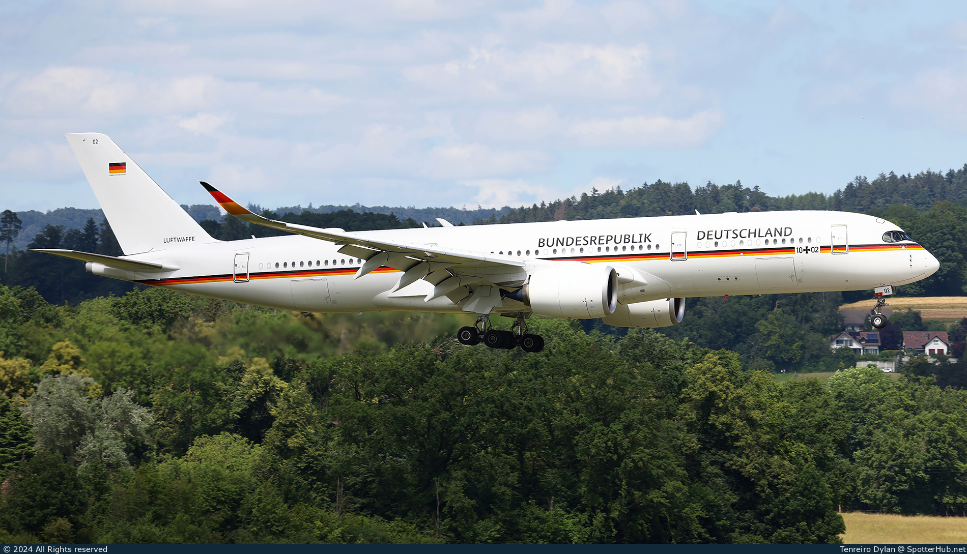 Photo of 10+02 - Airbus A350-941(CJ) operated by German Air Force