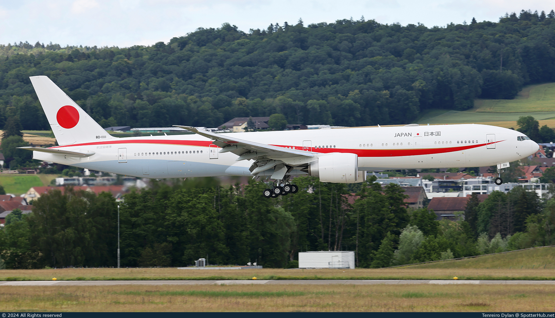 Photo of 80-1111 - Boeing 777-3SB(ER) operated by Japan Air Self-Defense Force