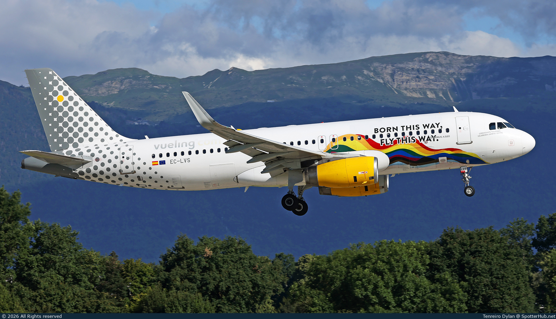 Photo of EC-LVS - Airbus A320-232 operated by Vueling