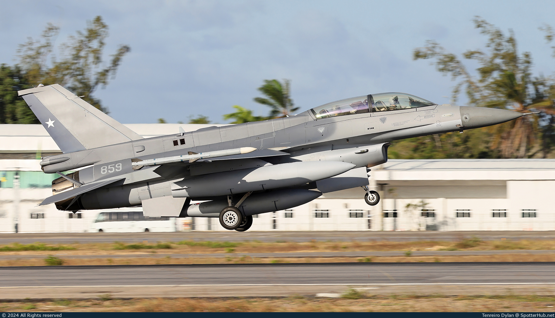 Photo of 859 - Lockheed Martin F-16D Fighting Falcon operated by Chilean Air Force