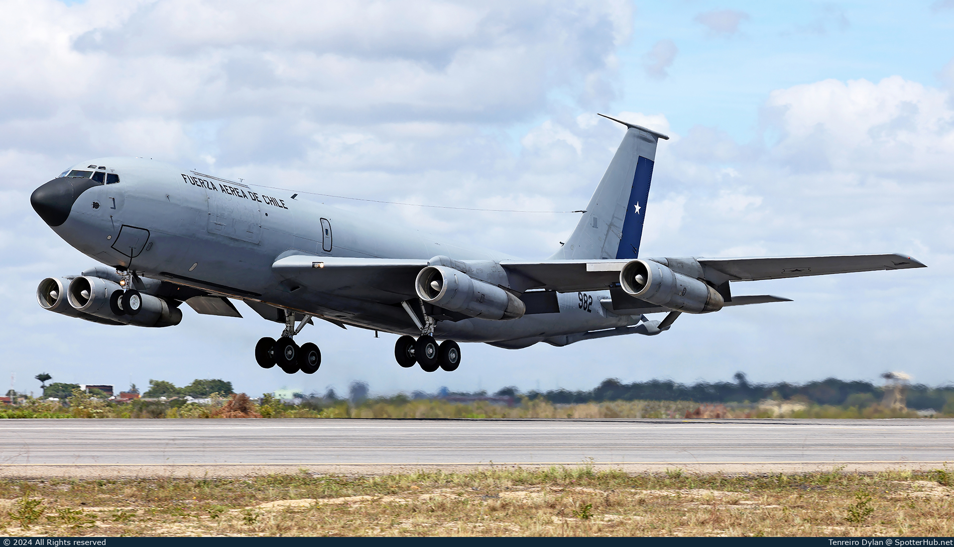 Photo of 982 - Boeing KC-135E Stratotanker operated by Chilean Air Force