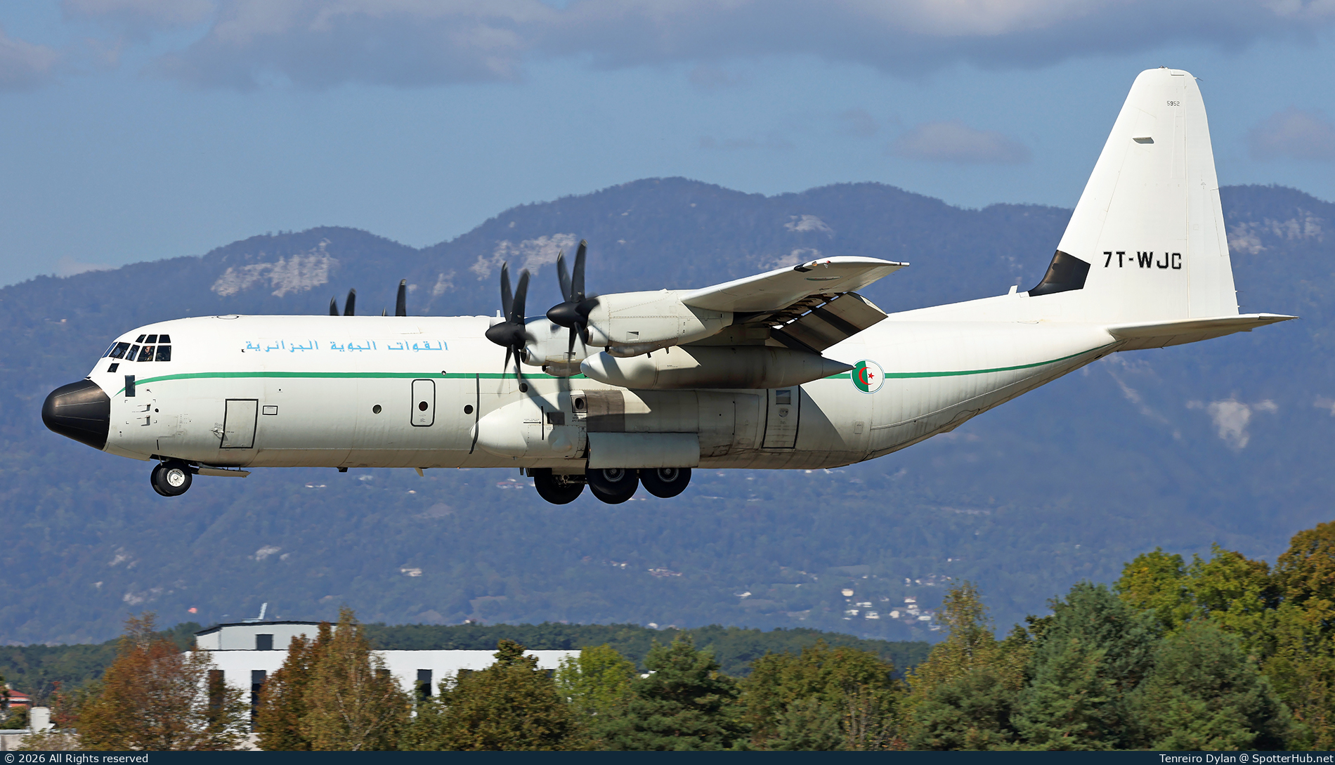 Photo of 7T-WJC - Lockheed Martin C-130J-30 Super Hercules operated by Algerian Air Force