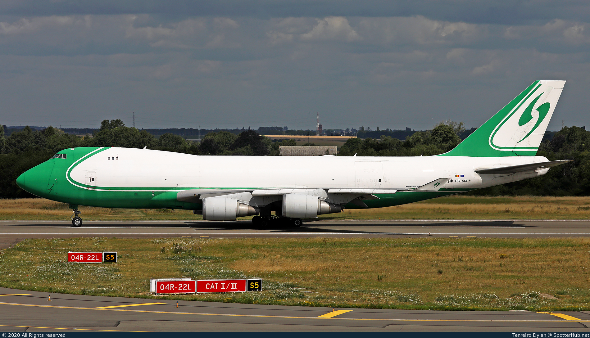 Photo of OO-ACF - Boeing 747-4EVF(ER) operated by Challenge Airlines BE