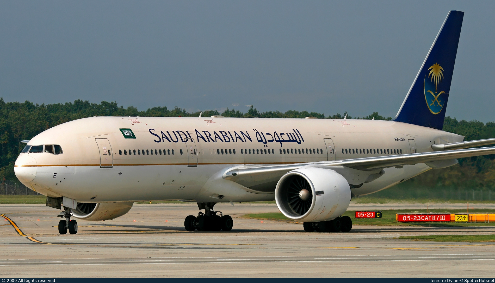 Photo of HZ-AKE - Boeing 777-268(ER) operated by Saudi Arabian Airlines