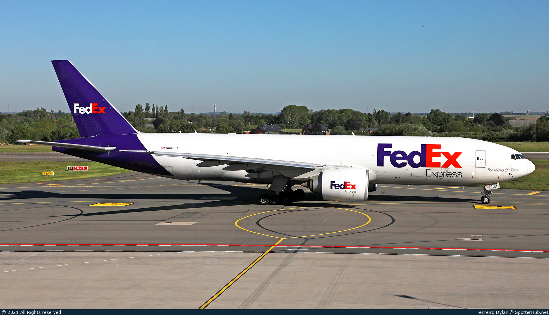 Photo of N851FD - Boeing 777-FS2 operated by FedEx