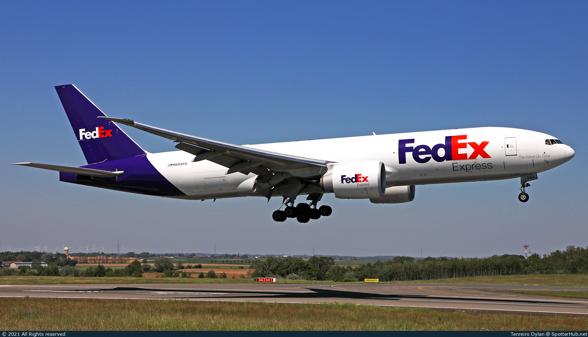 Photo of N894FD - Boeing 777-F operated by FedEx