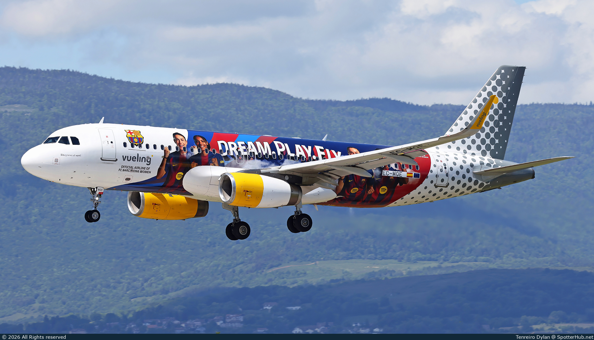 Photo of EC-MQE - Airbus A320-232 operated by Vueling