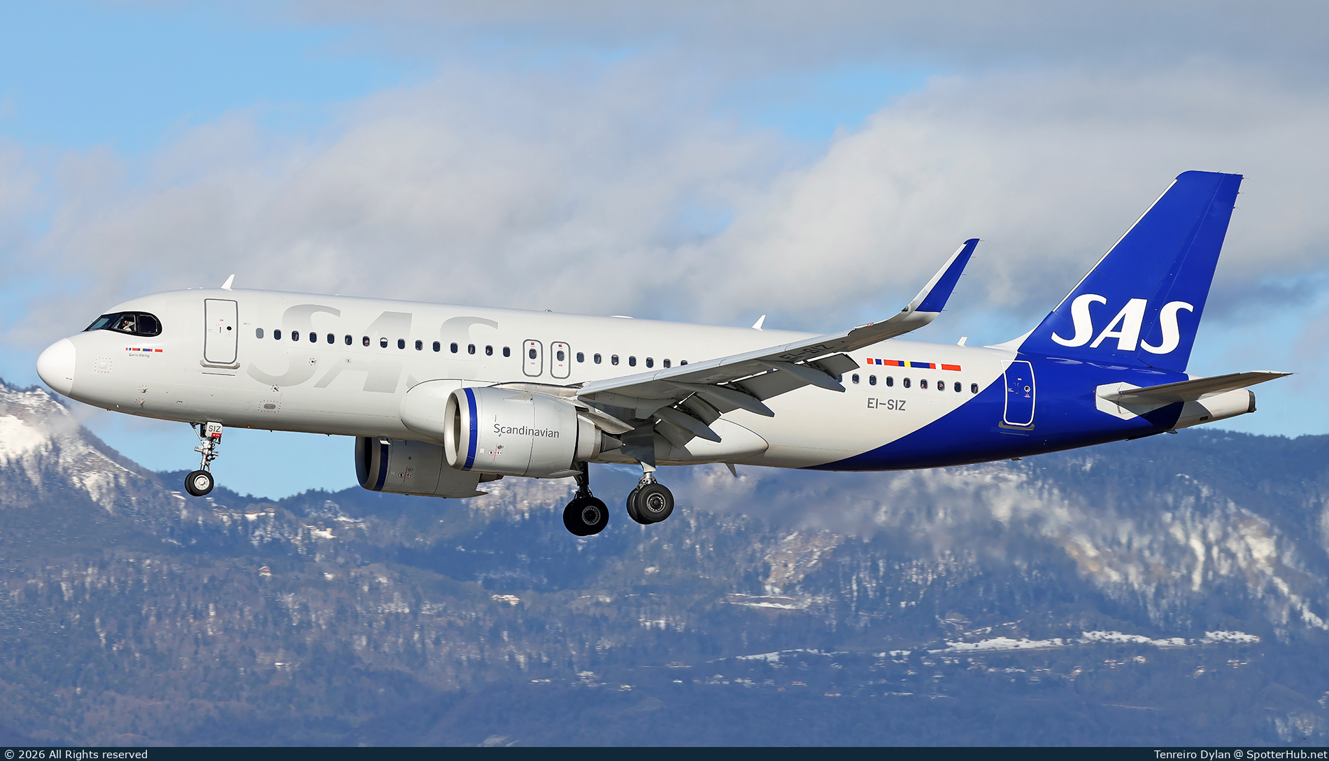 Photo of EI-SIZ - Airbus A320-251N operated by SAS Connect