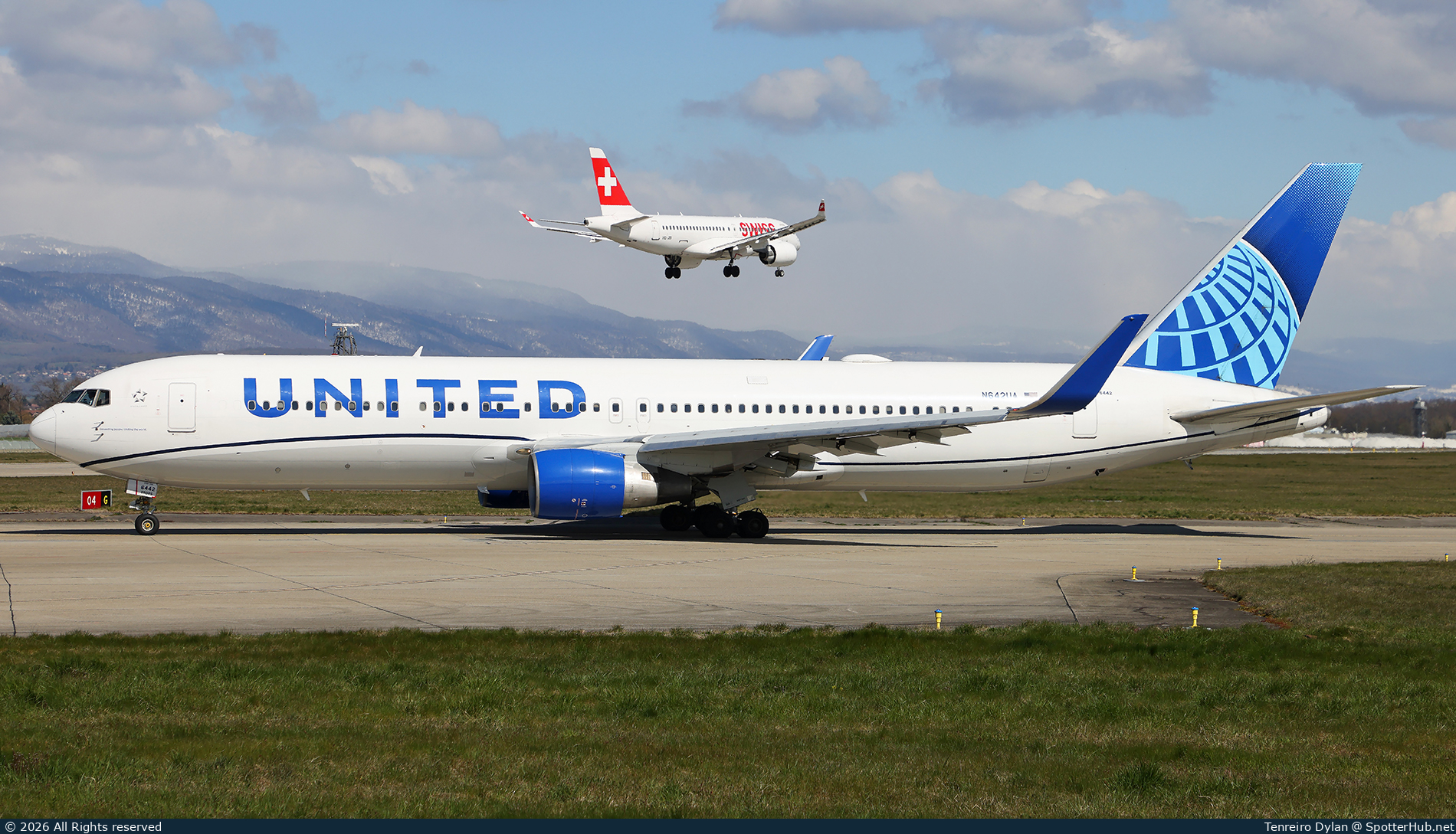 Photo of N642UA - Boeing 767-322(ER) operated by United Airlines