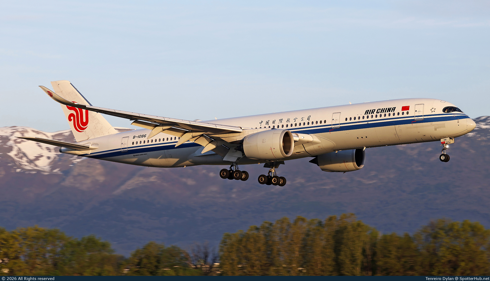 Photo of B-1086 - Airbus A350-941 operated by Air China