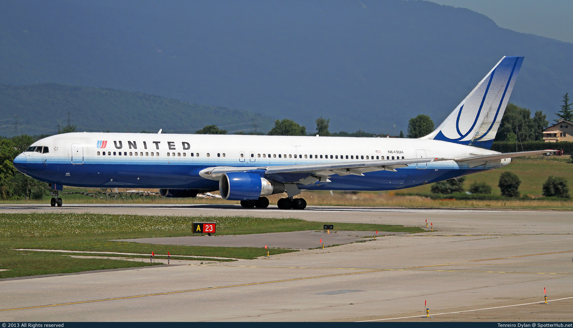 Photo of N649UA - Boeing 767-322(ER) operated by United Airlines