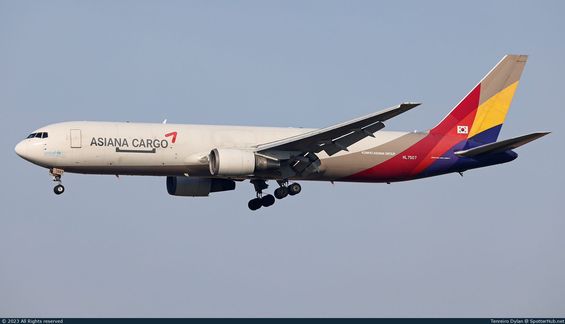 Photo of HL7507 - Boeing 767-38EF operated by Asiana Cargo