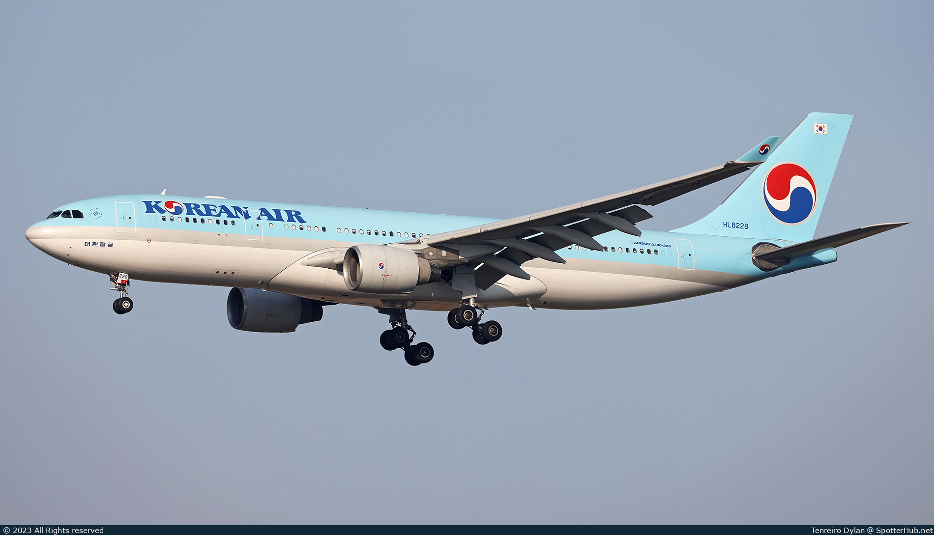 Photo of HL8228 - Airbus A330-223 operated by Korean Air