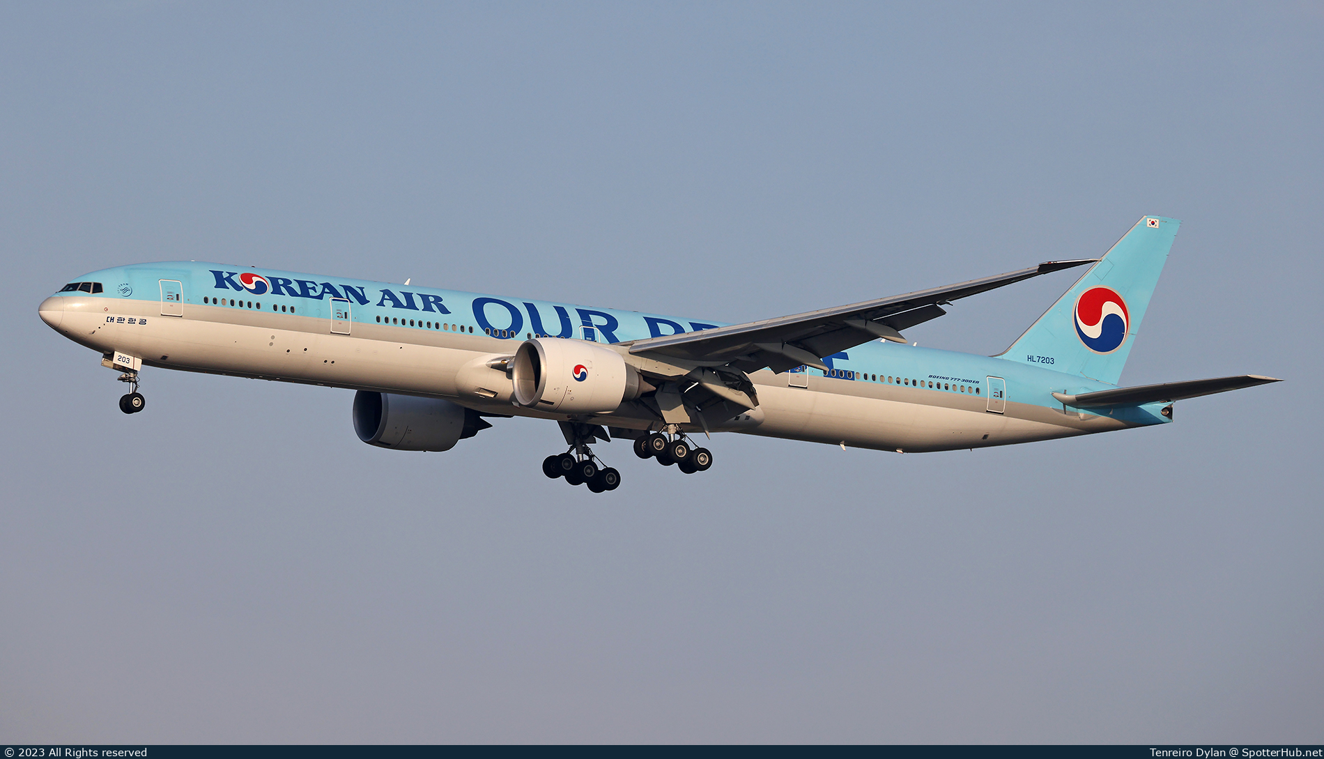 Photo of HL7203 - Boeing 777-3B5(ER) operated by Korean Air