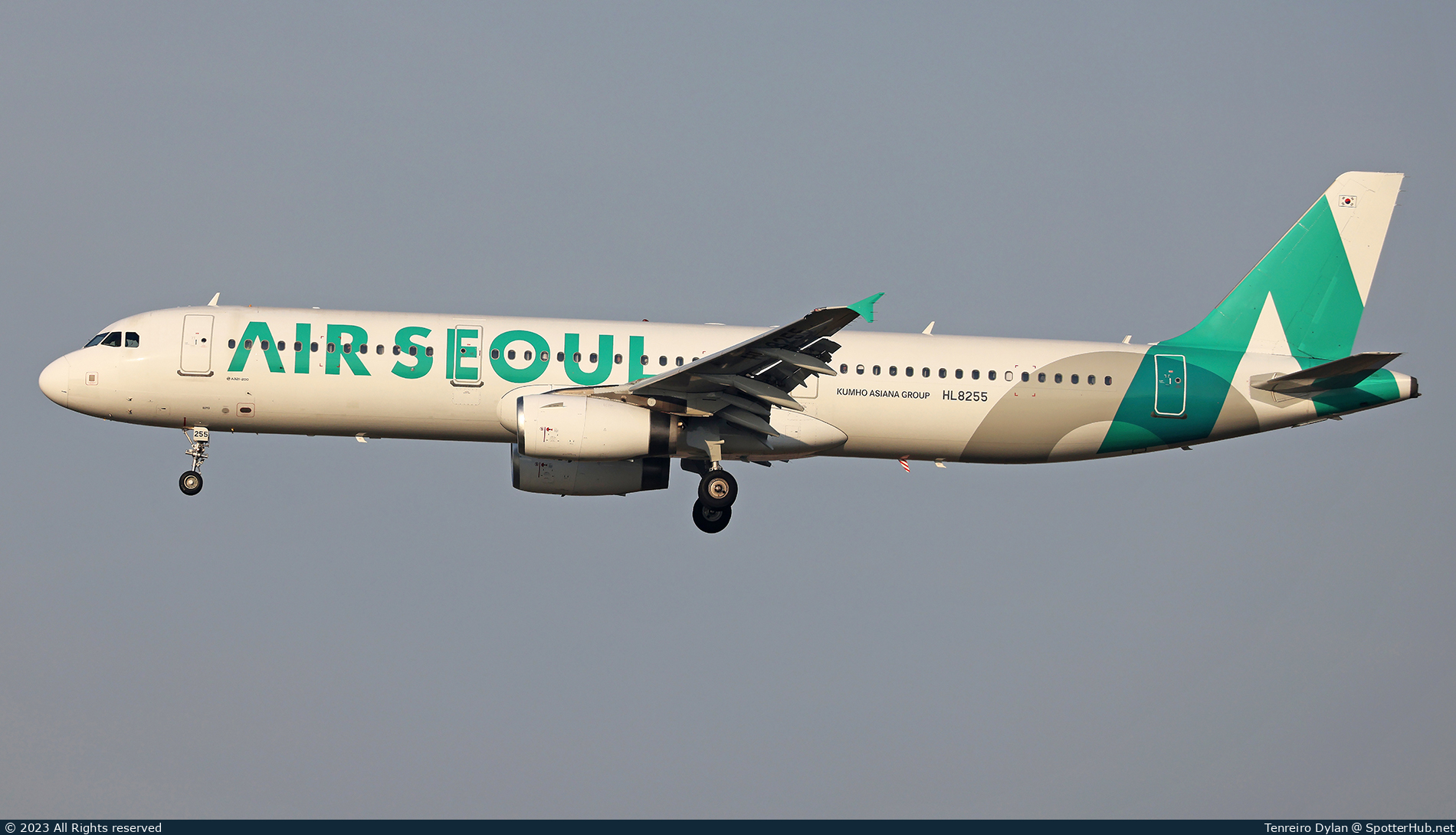 Photo of HL8255 - Airbus A321-231 operated by Air Seoul