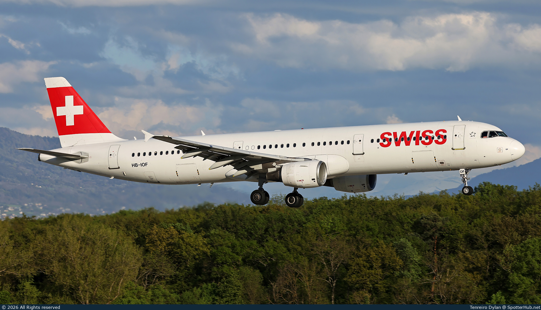 Photo of HB-IOF - Airbus A321-111 operated by Swiss International Air Lines