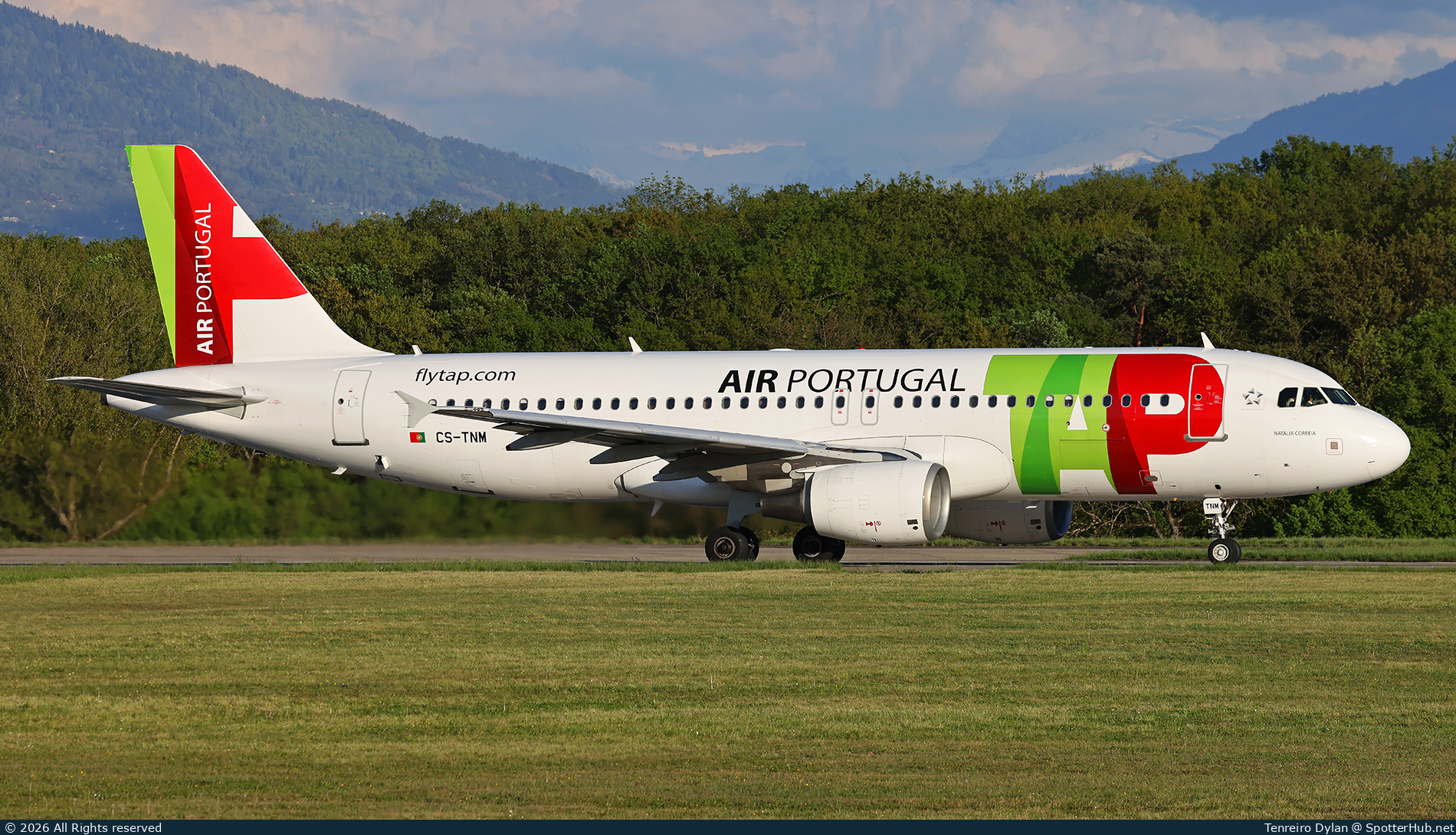 Photo of CS-TNM - Airbus A320-214 operated by TAP Air Portugal