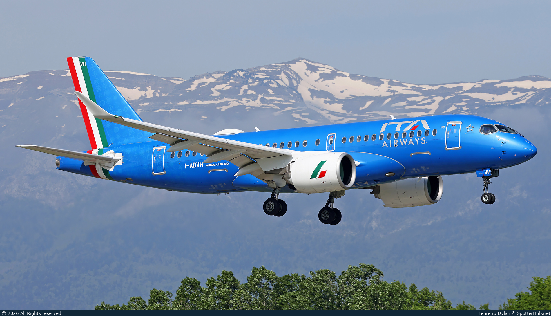 Photo of I-ADVH - Airbus A220-100 operated by ITA Airways