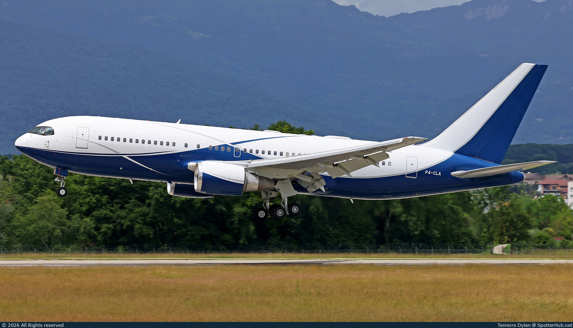 Photo of P4-CLA - Boeing 767-2DX(ER) operated by Comlux Aviation Aruba